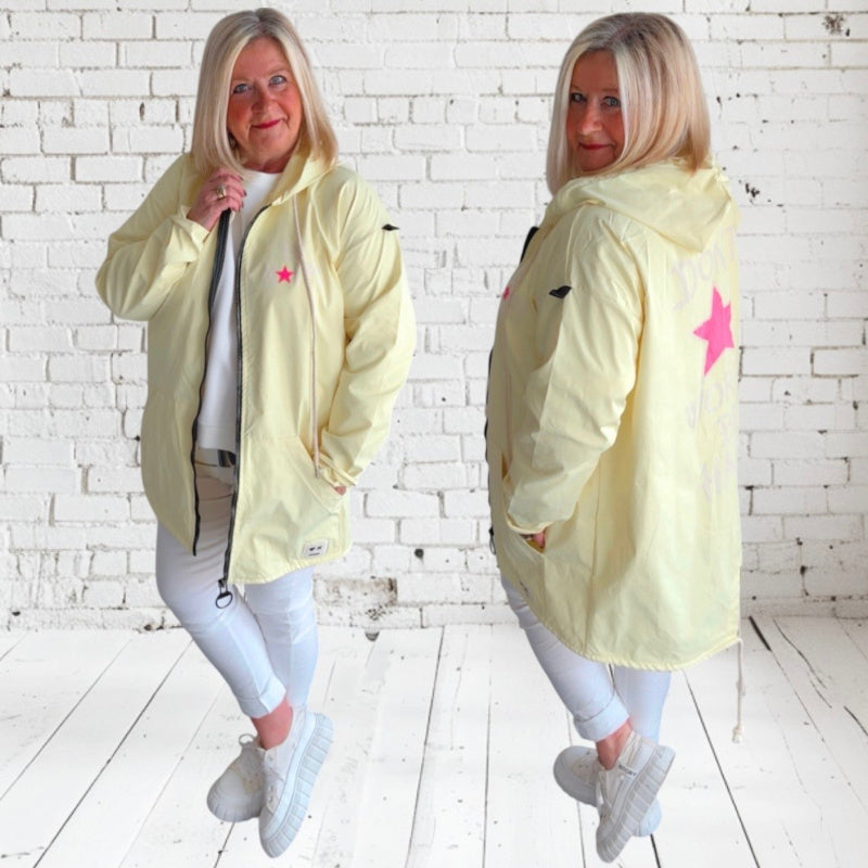 Mantel "BE HAPPY" mit Kapuze, zitronengelb