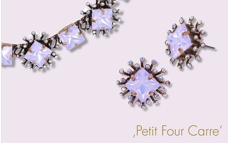 Petit Four Carré
