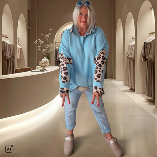 Hoodie "CROSS PATCH LEO", hellblau