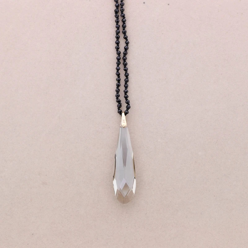 lange Halskette CRYSTALS mit Tropfenanhänger, schwarz
