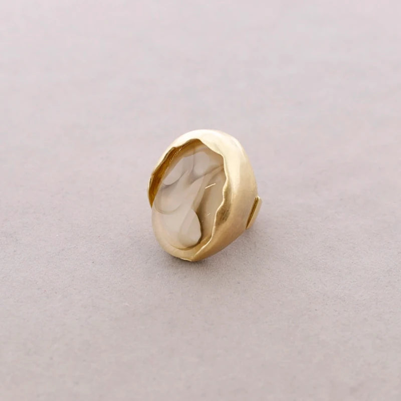 großer Metallharz Ring "BOLD", beige