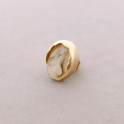 großer Metallharz Ring "BOLD", beige