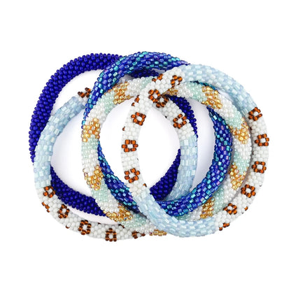 Maison IZEL - Nepalesisches Roll-on Armband, hellblau/weiß/bronze