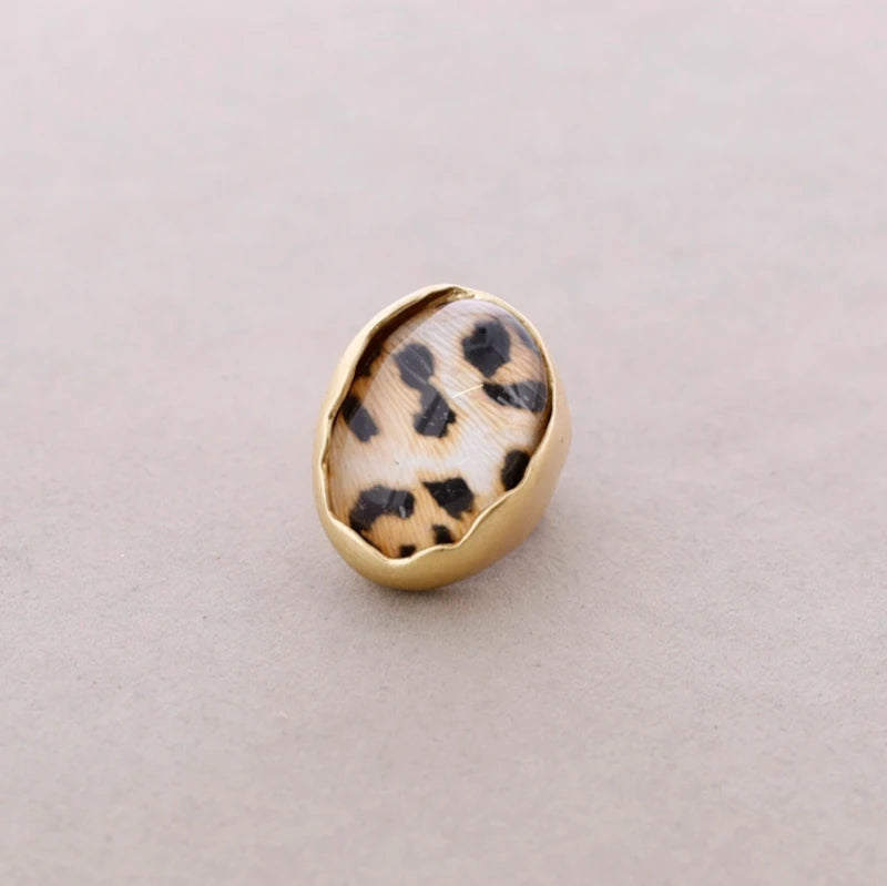 großer Metallharz Ring "BOLD", Leopard
