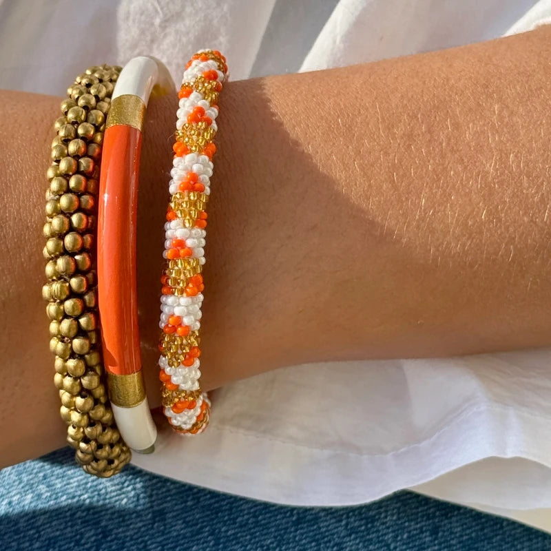 Maison KIZO - nepalesisches Roll-on Armband, orange/weiß/gold