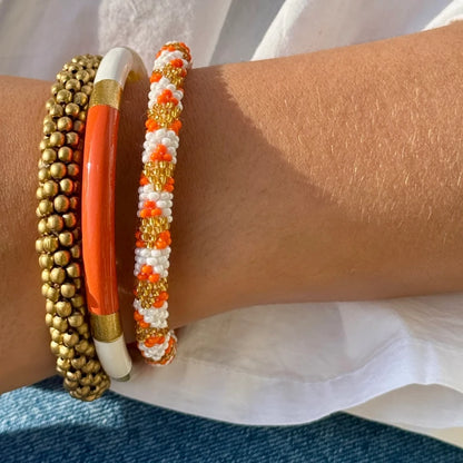 Maison KIZO - nepalesisches Roll-on Armband, orange/weiß/gold