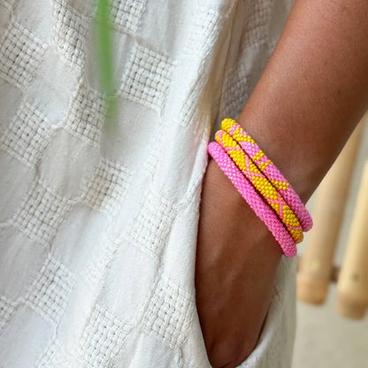 Maison KIZO - nepalesisches Roll-on Armband, pink/gelb