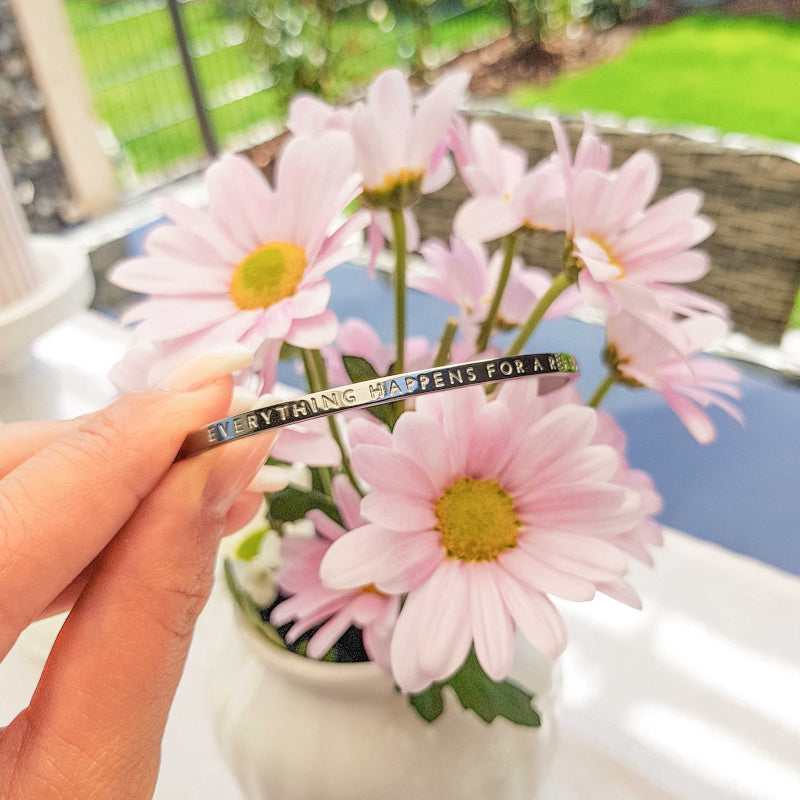 Simple Pledge - Armreif "EVERYTHING HAPPENS FOR A REASON"