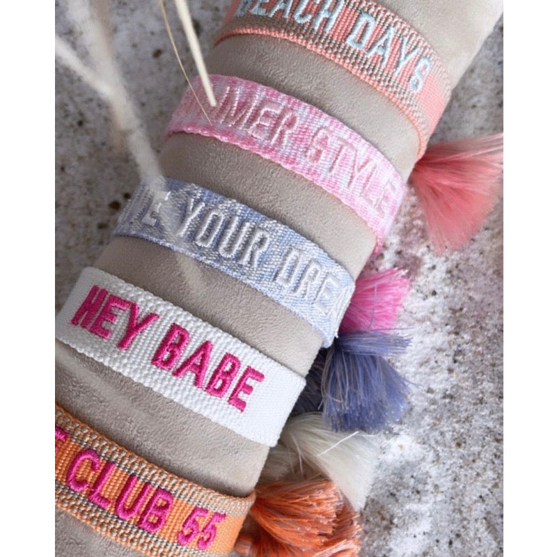 Gewebte Armbänder Alle A