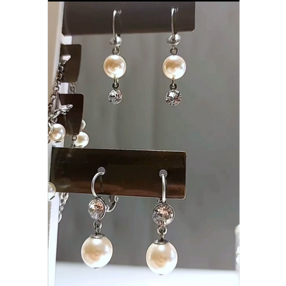 KONPLOTT® - PEARL SHADOW Ohrringe Brisur, weiß