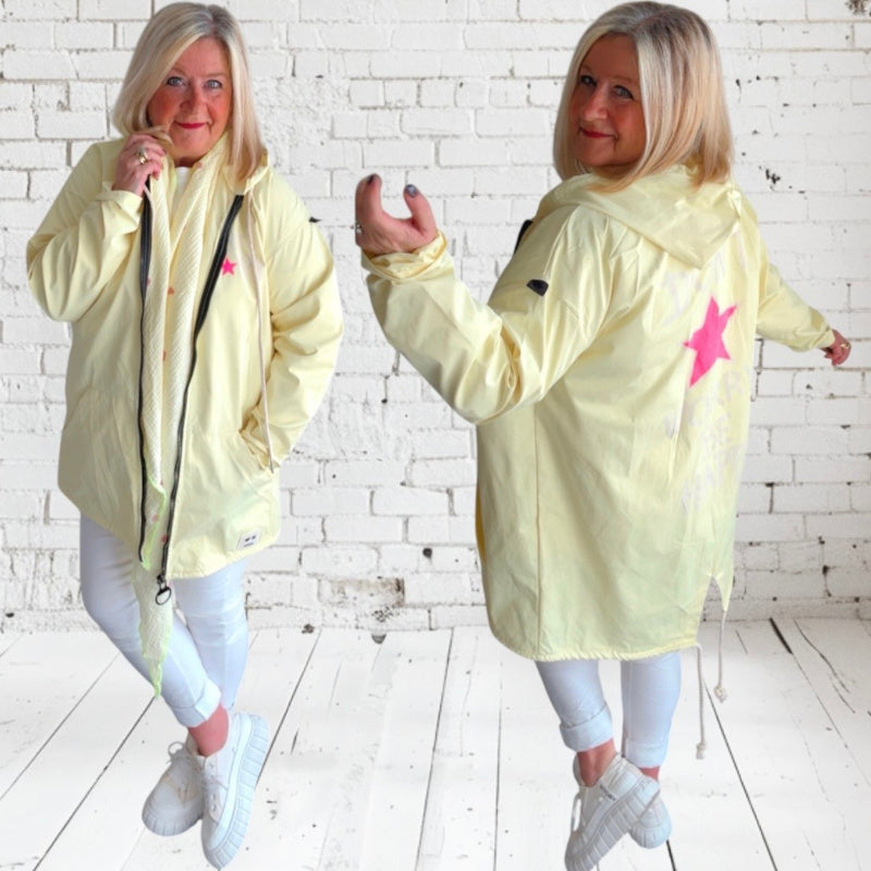 Mantel "BE HAPPY" mit Kapuze, zitronengelb