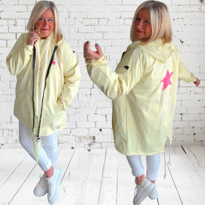 Mantel "BE HAPPY" mit Kapuze, zitronengelb