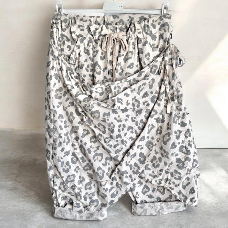 Leichte Bermuda "LEO WRAP" mit Schürze
