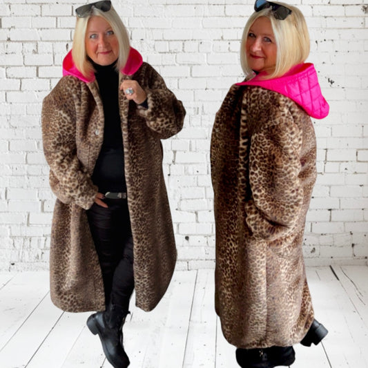 Mantel "LUXURY LEO" mit neonpinker Kapuze