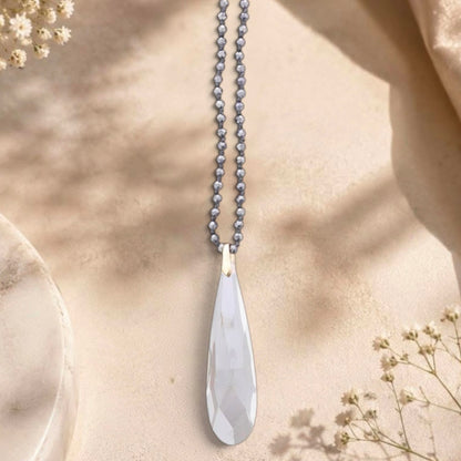 lange Halskette CRYSTALS mit Tropfenanhänger, grau