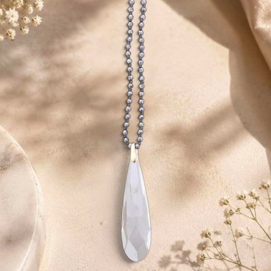 lange Halskette CRYSTALS mit Tropfenanhänger, grau