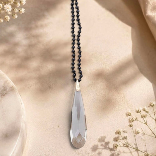 lange Halskette CRYSTALS mit Tropfenanhänger, schwarz