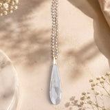 lange Halskette CRYSTALS mit Tropfenanhänger, beige