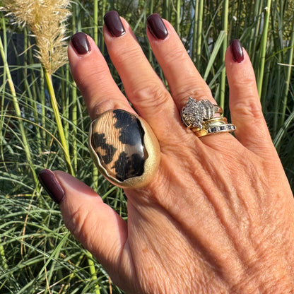 großer Metallharz Ring "BOLD", Leopard
