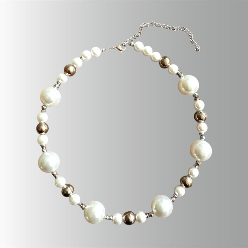 Halsketten "BIG FAUX PEARL with SILVER DETAILS"