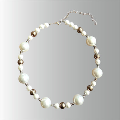 Halsketten "BIG FAUX PEARL with SILVER DETAILS"