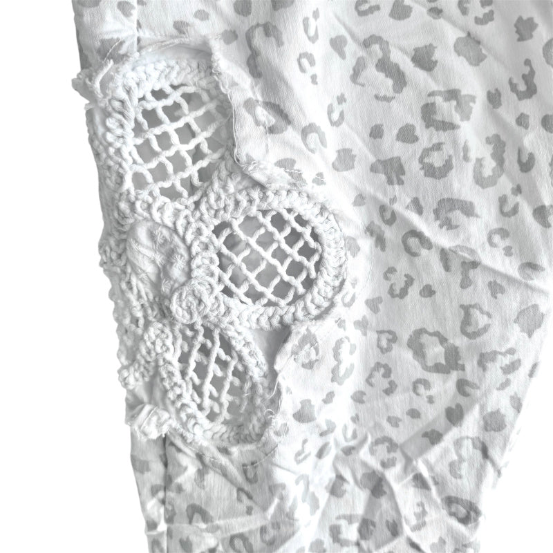 Baggy Hose "LEO FLOWER" mit Häkelblüten