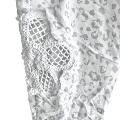 Baggy Hose "LEO FLOWER" mit Häkelblüten