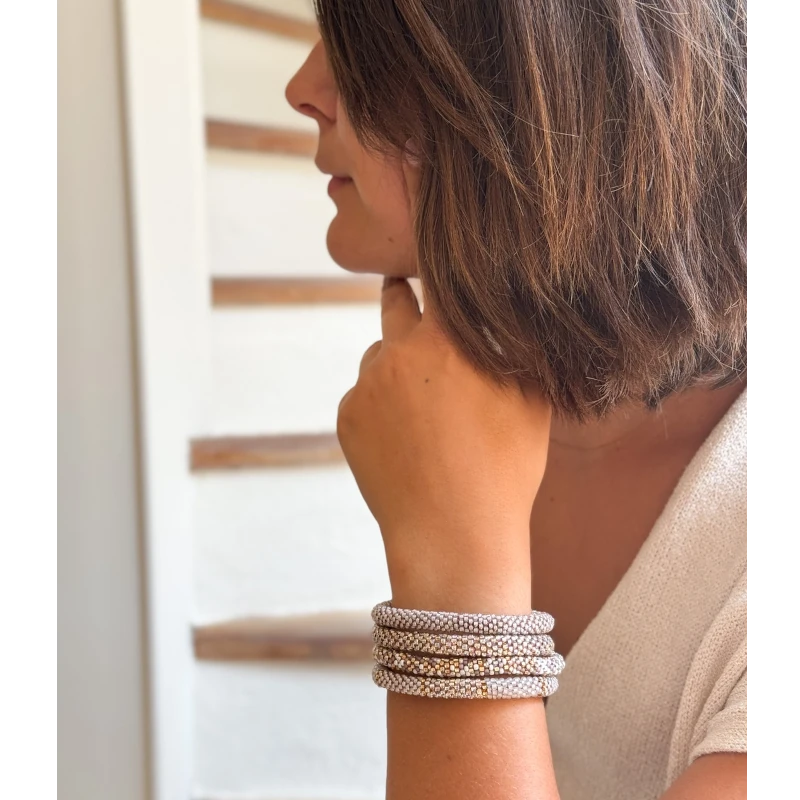 Maison KIZO - nepalesisches Roll-on Armband, taupe/weiß