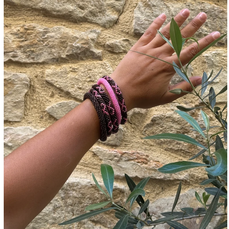 Maison KIZO - Charity Perlenarmband "PINKTOBER", schoko/pink