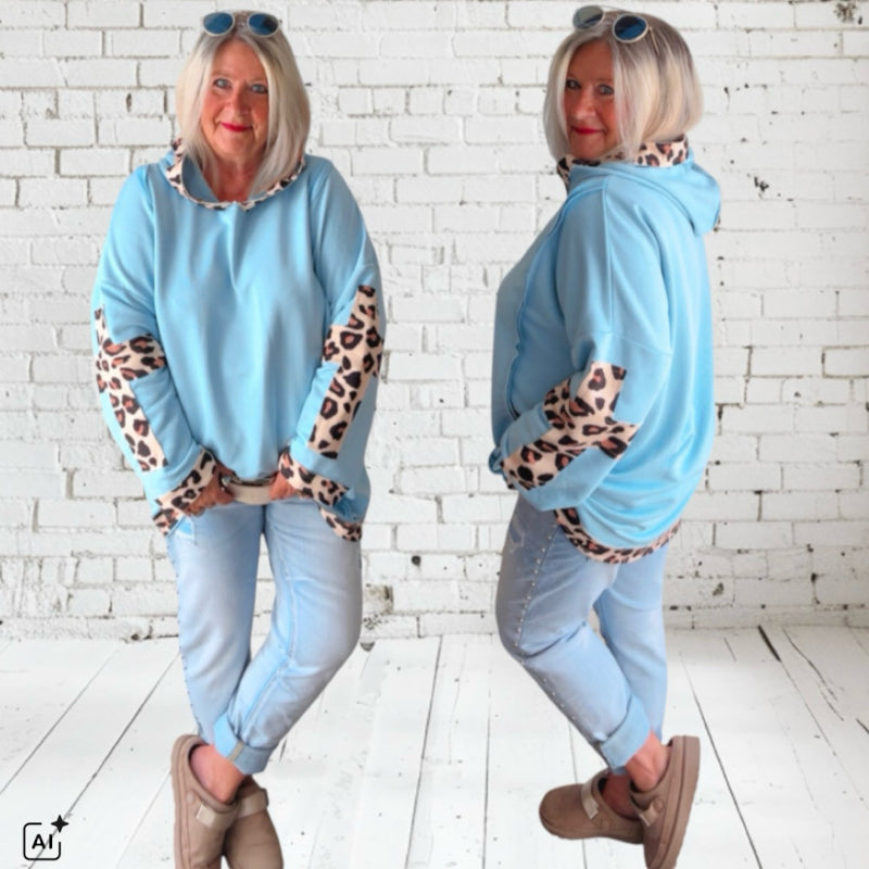 Hoodie "CROSS PATCH LEO", hellblau