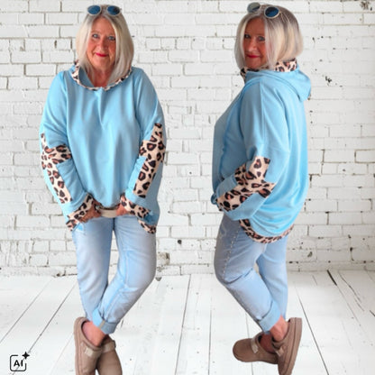 Hoodie "CROSS PATCH LEO", hellblau
